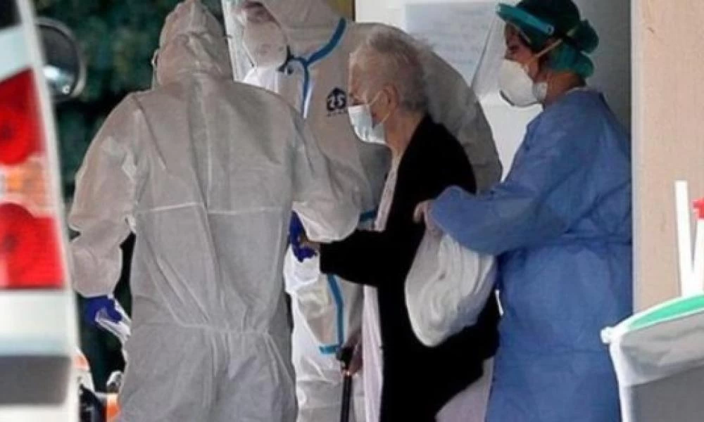 Aγωνιώδης έκκληση γιατρού για ΜΕΘ: H Αττική σύντομα θα γίνει Θεσσαλονίκη